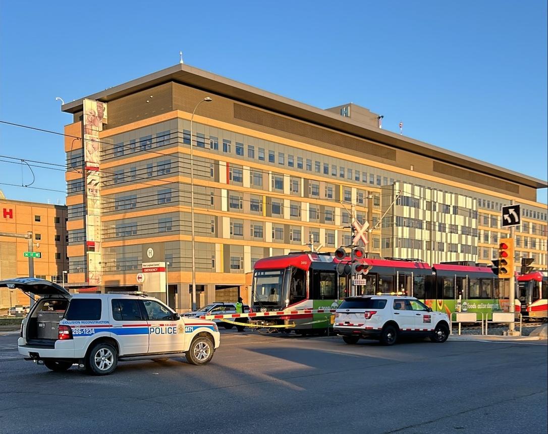 Calgary CTrain Collision: Police Investigate गंभीर Pedestrian Incident in Downtown Core